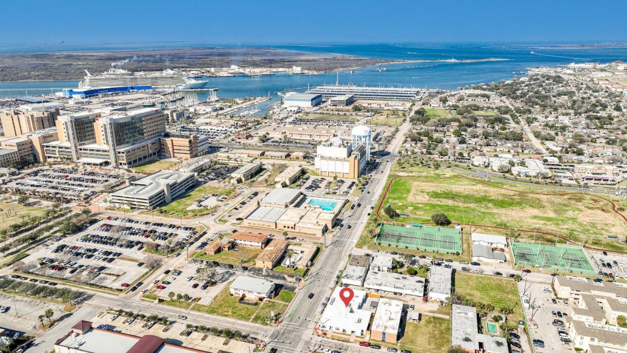 Tropical Springs Studio Apartment Two Queen Beds Galveston Kültér fotó